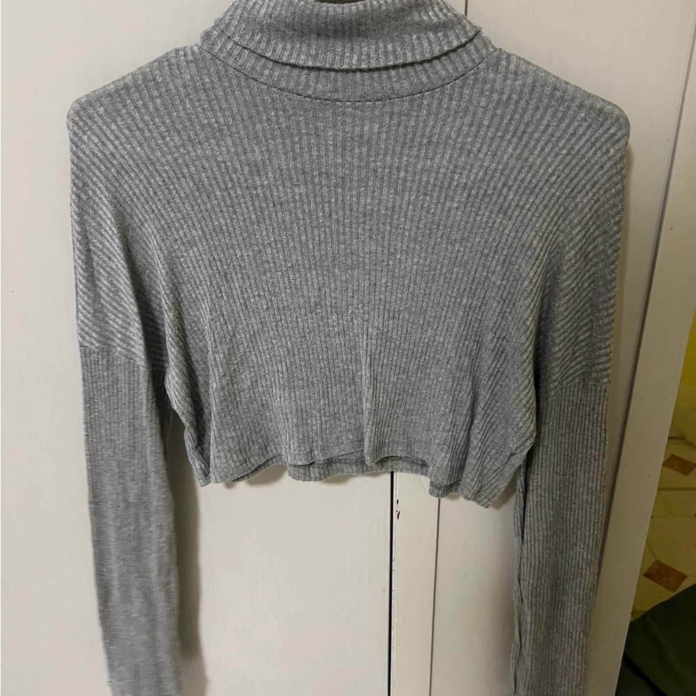 Gray Ribbed Turtleneck Crop Top